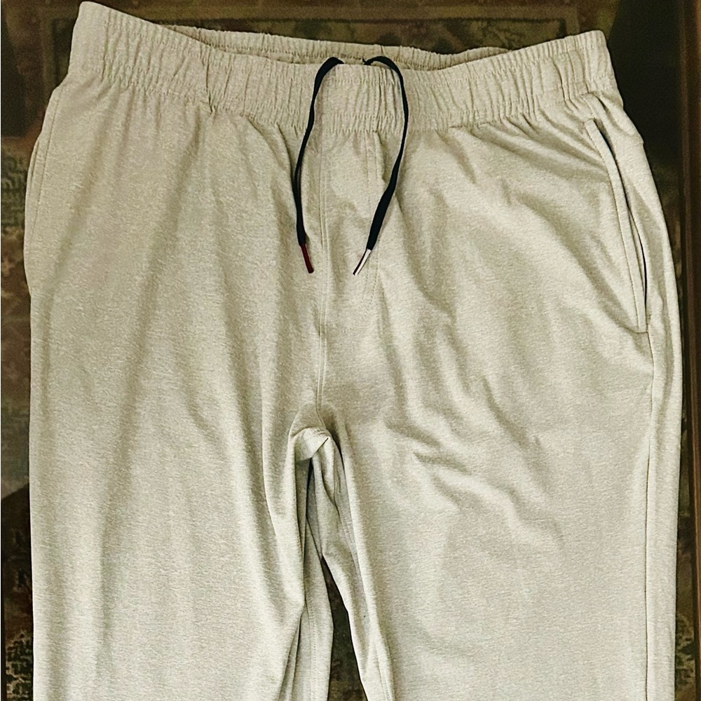 Rhône joggers NEW